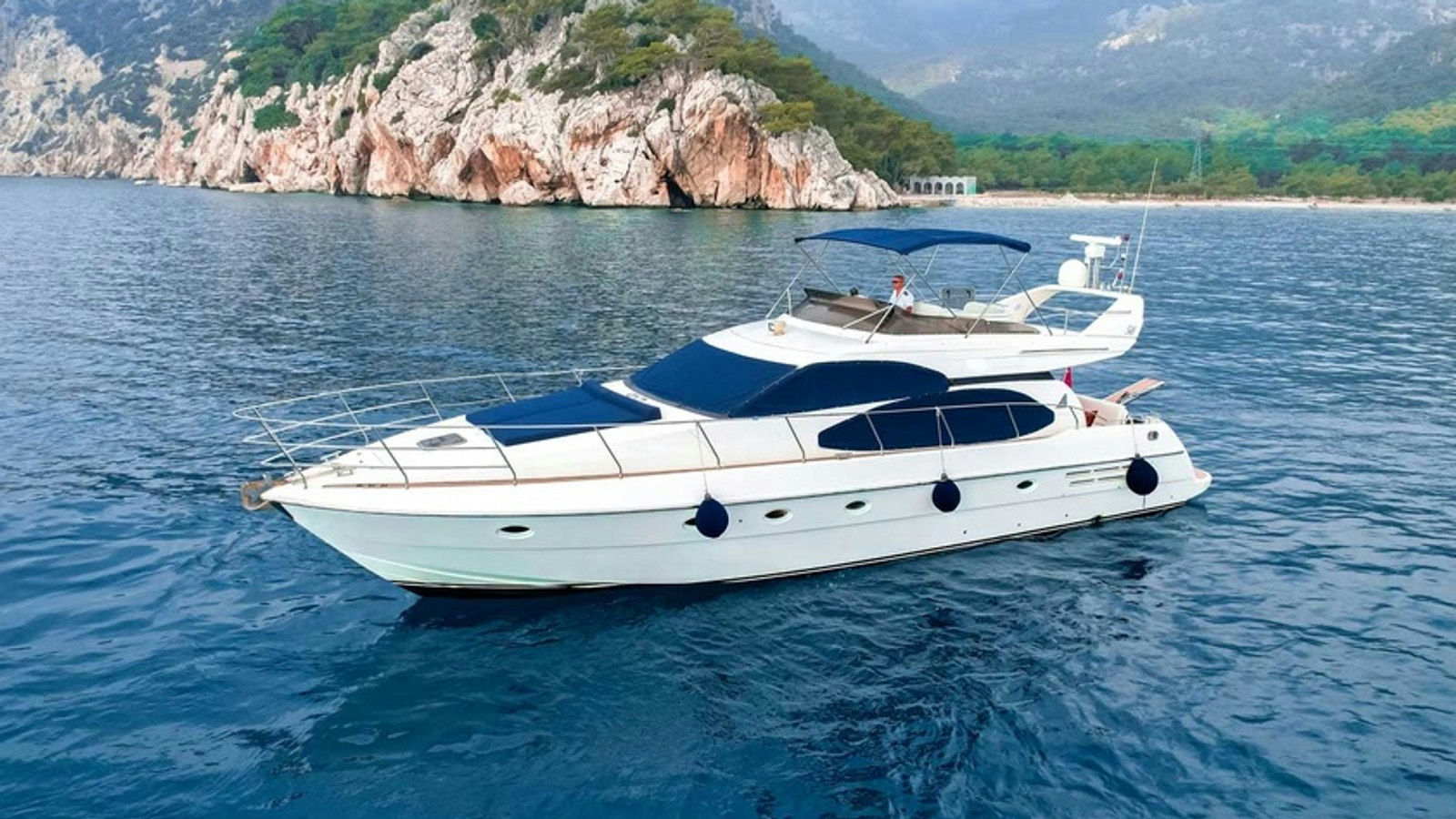 Azimut 58, 19 m Azimut 58 charter yacht