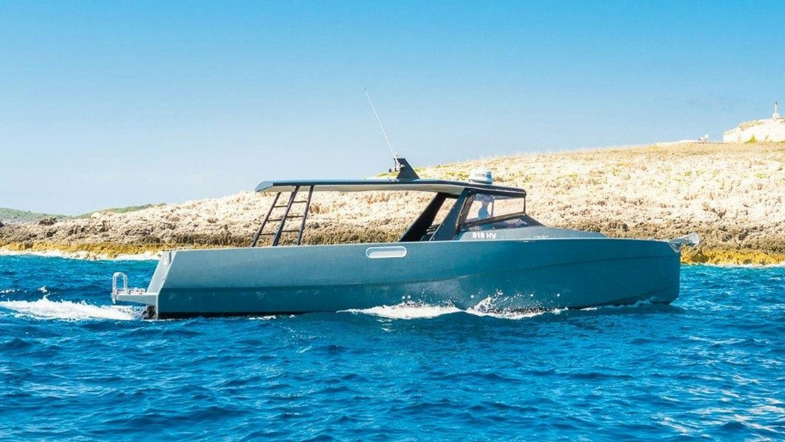 Summer Breeze Open Deck, 10.7 m Open deck 35ft charter yacht