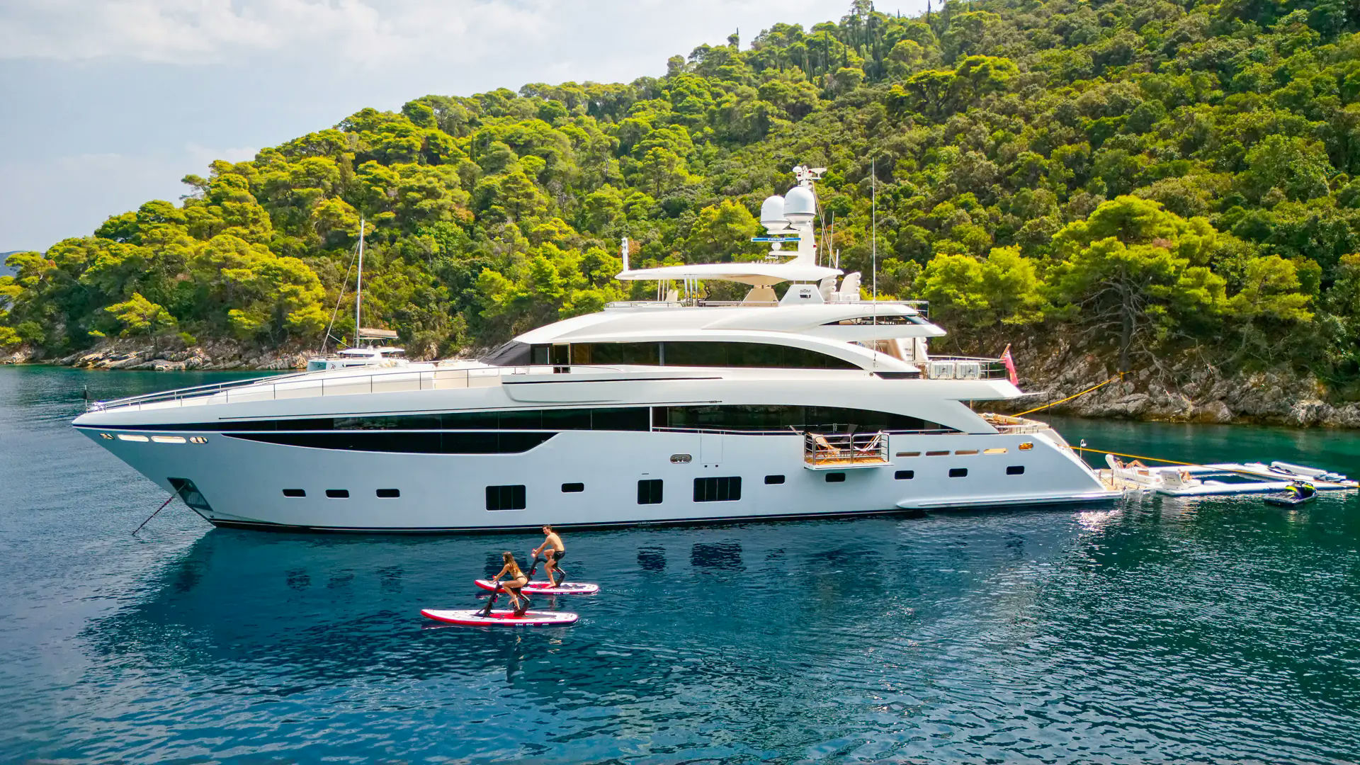 Mirage IV, 40.2 m charter yacht