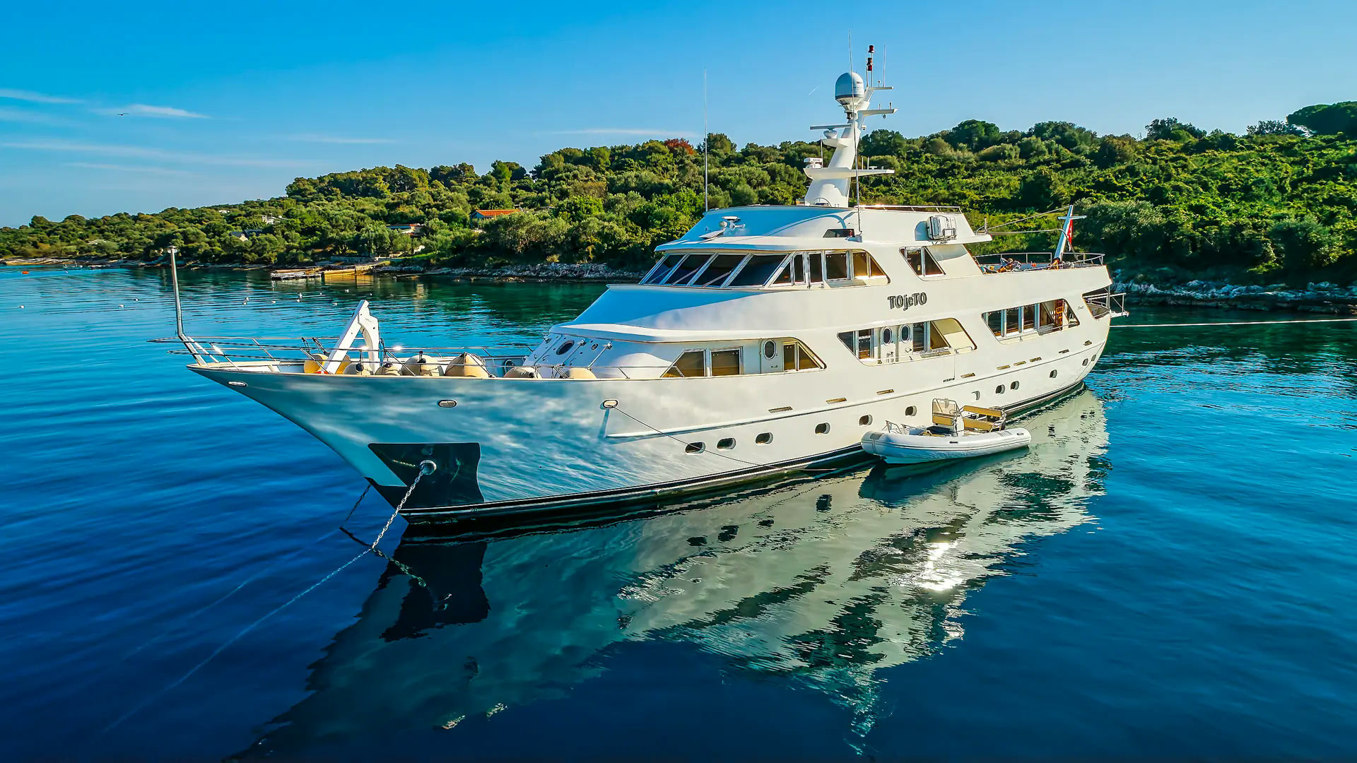 To je To, 35 m charter yacht