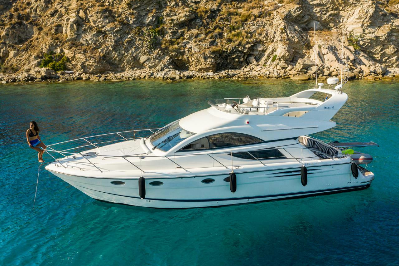 FAIRLINE PHANTOM 43 MYKONOS, 13.2 m Fairline Phantom 43 charter yacht