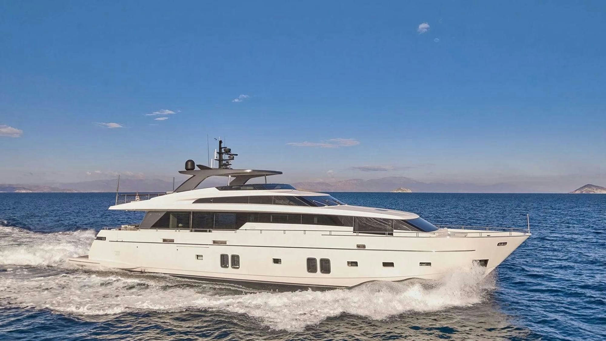 Golden Yacht, 32.3 m Sanlorenzo charter yacht