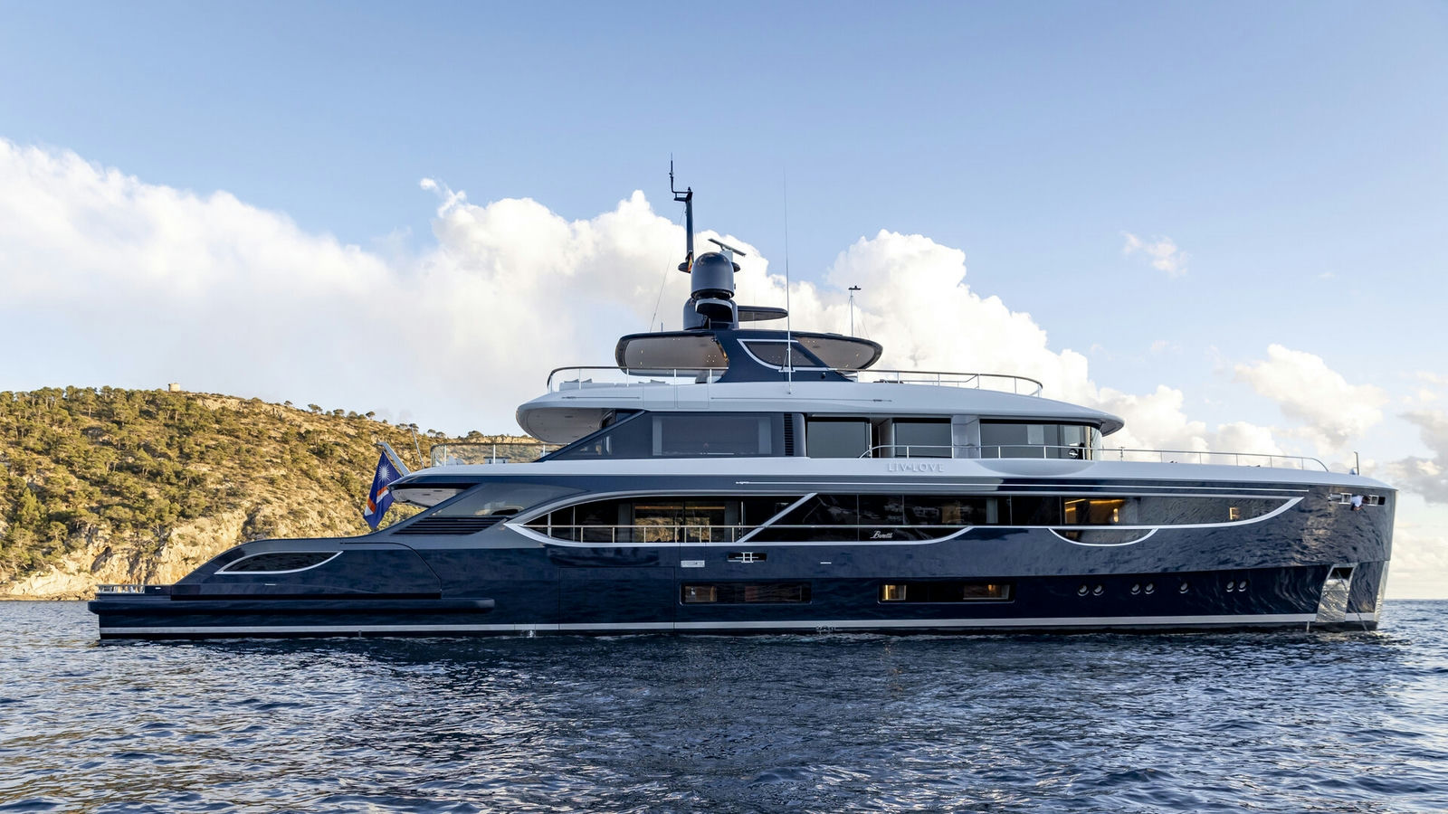 Liv Love, 40.8 m Benetti charter yacht