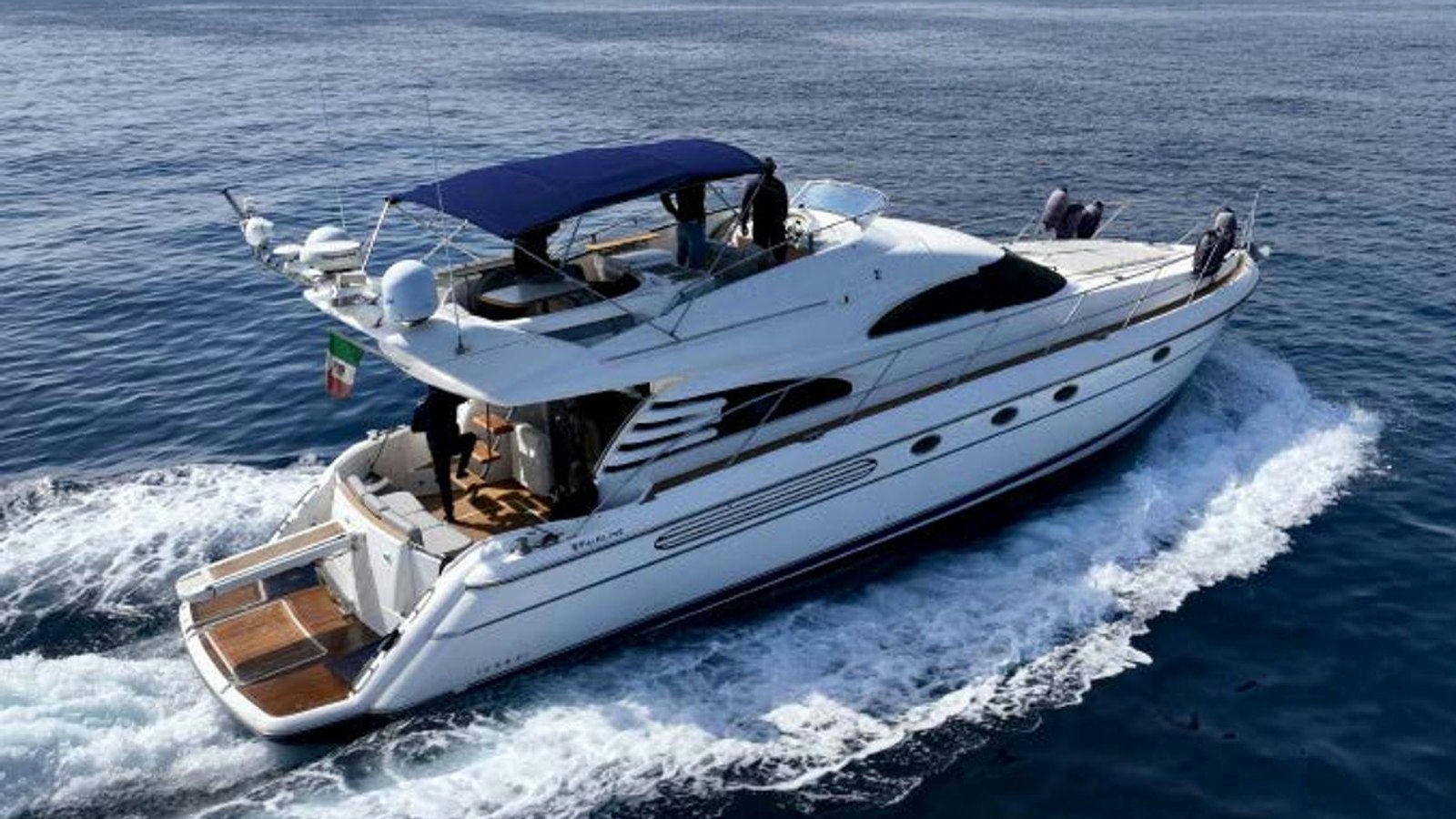 Fairline Squadron 55, 16.5 m Fairline Squadron 55 charter yacht