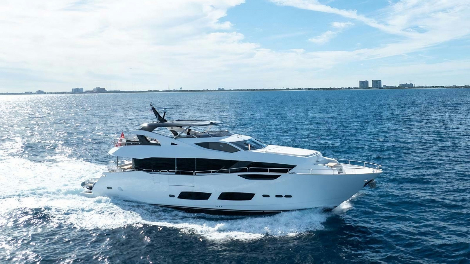 Nigora, 28.1 m Sunseeker charter yacht