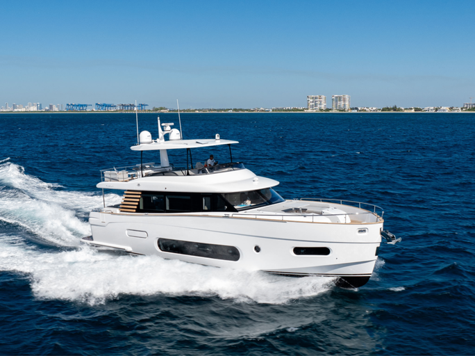 Knot Caught Slippin, 20.1 m Azimut 66 charter yacht
