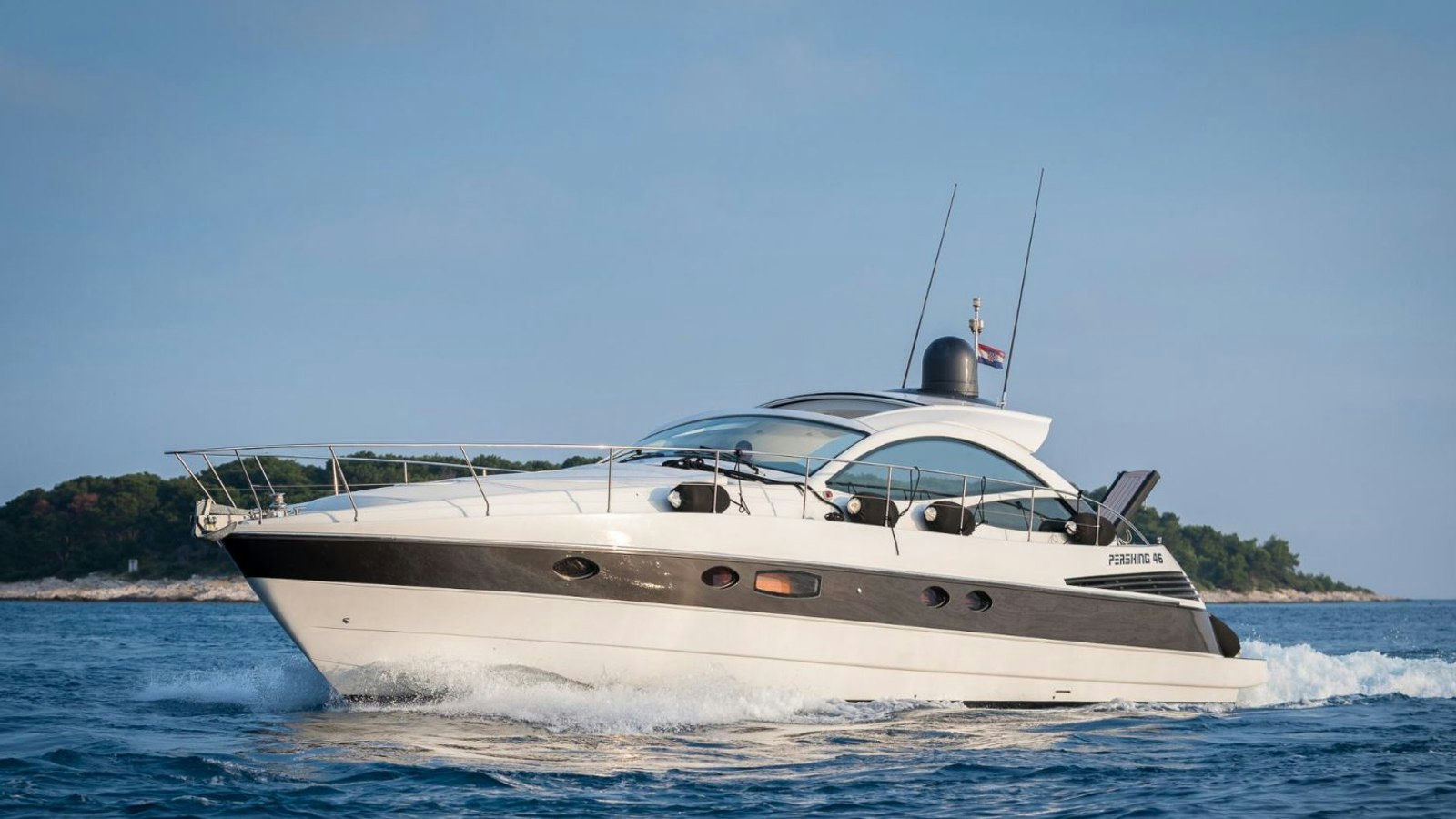 Pershing Hvar, 14.7 m Pershing 46 charter yacht