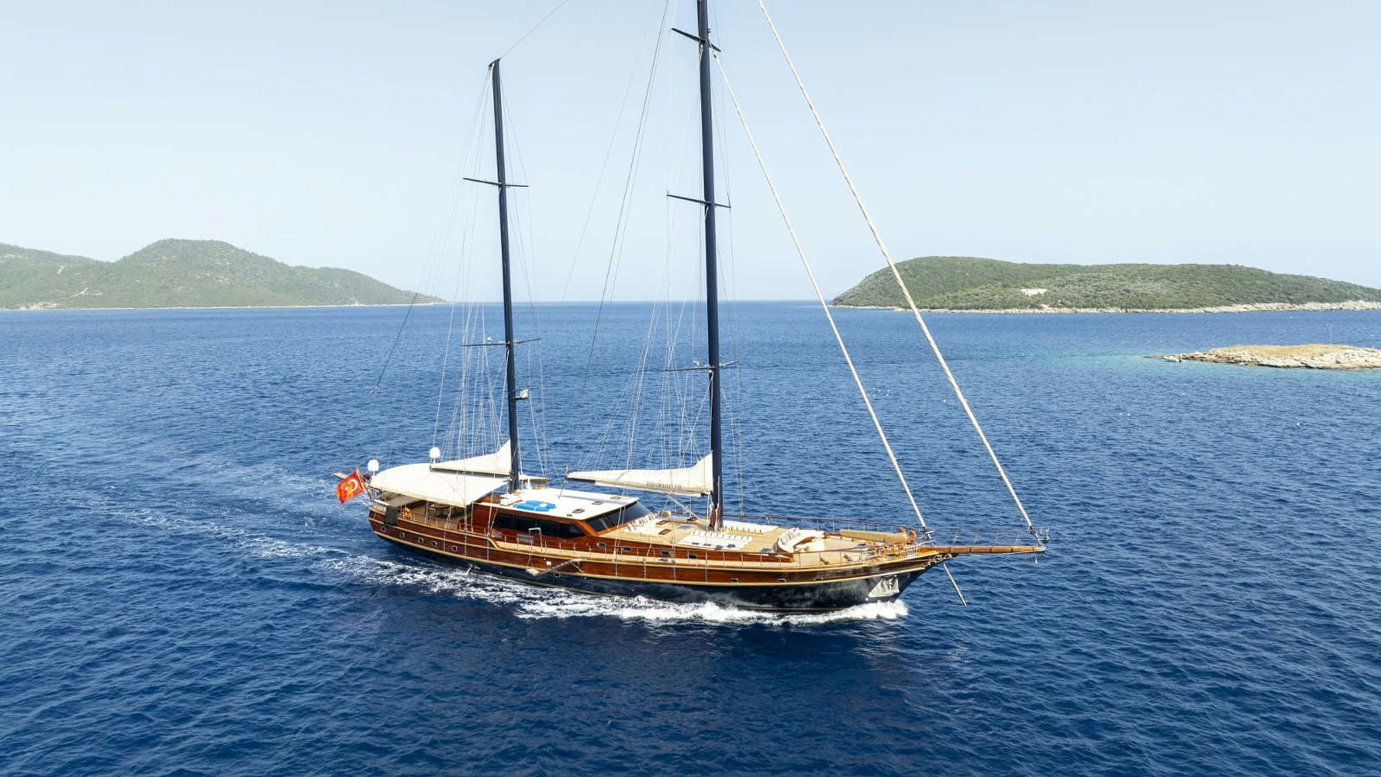 Performance Fee, 39 m Custom charter yacht
