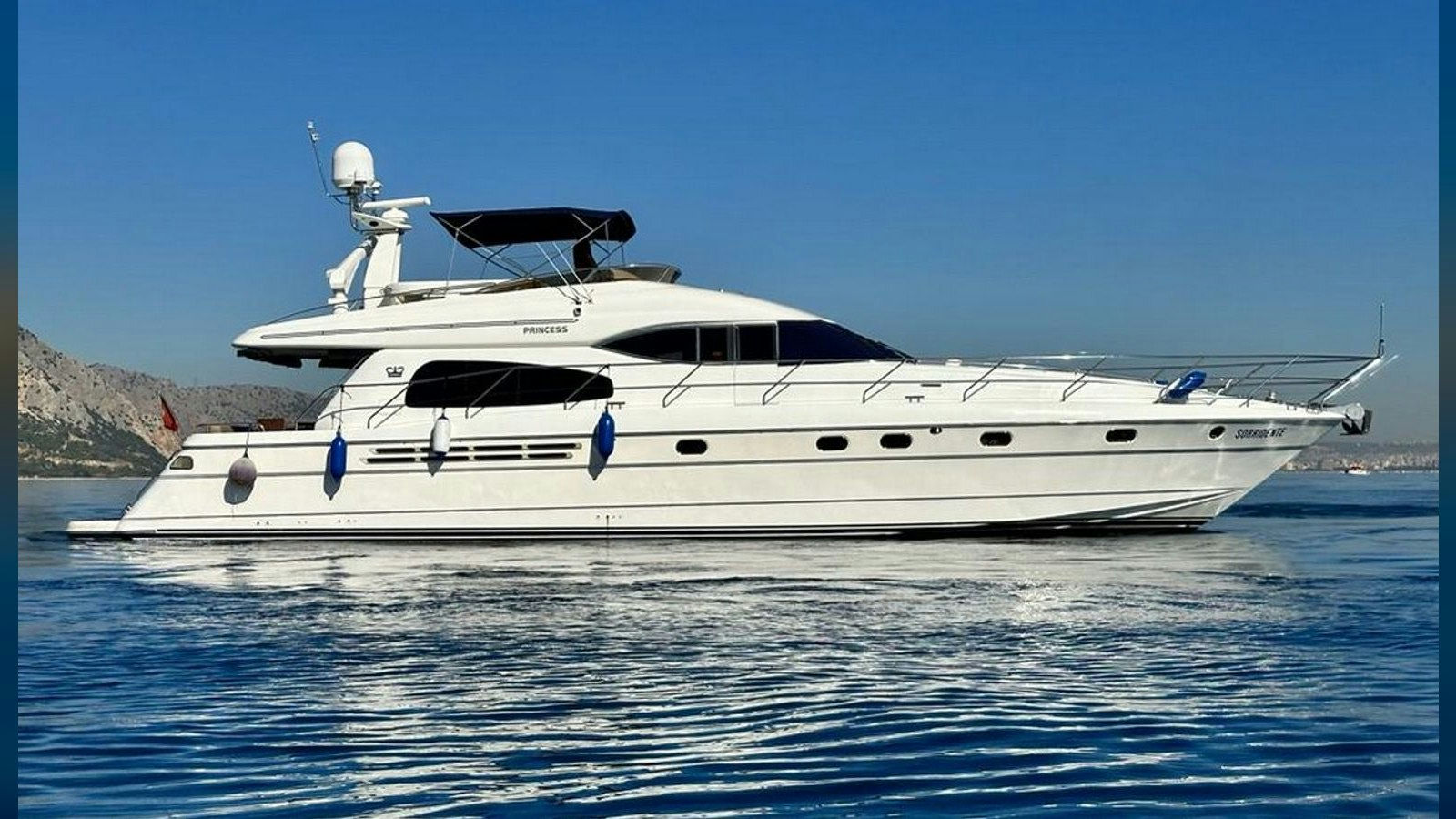 Azuu, 24 m Princess 24m charter yacht