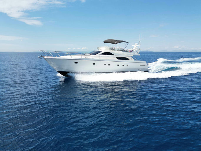 Summer Camp, 17.5 m Ferretti 57 charter yacht