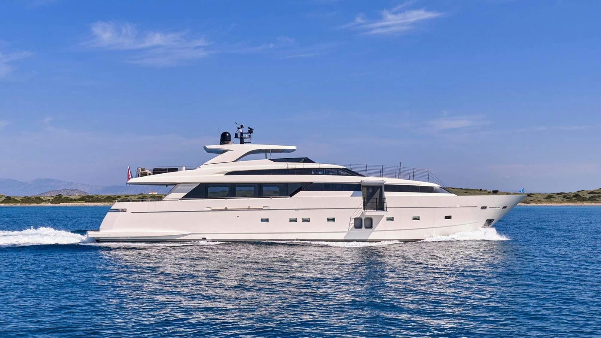Riana II, 37 m Sanlorenzo charter yacht