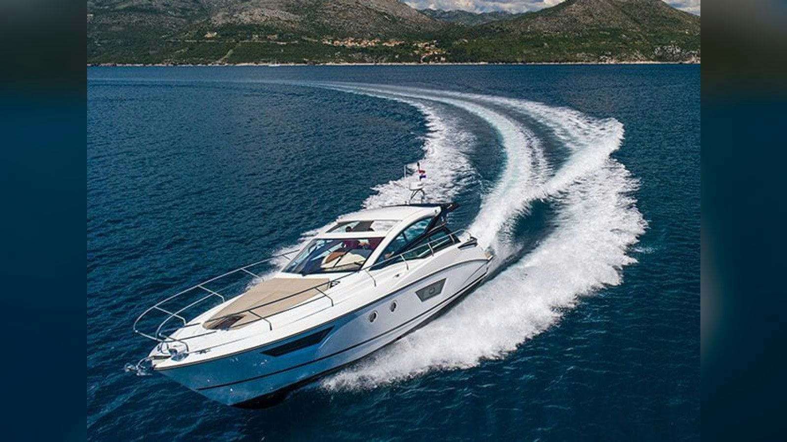Beneteau GT40, 12.2 m Beneteau Gran Turismo 40 charter yacht