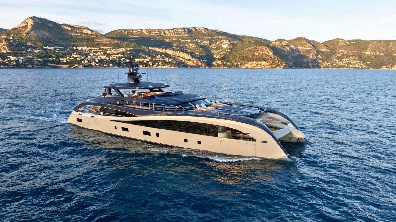 Seawolf X, 42.8 m Rossinavi charter yacht