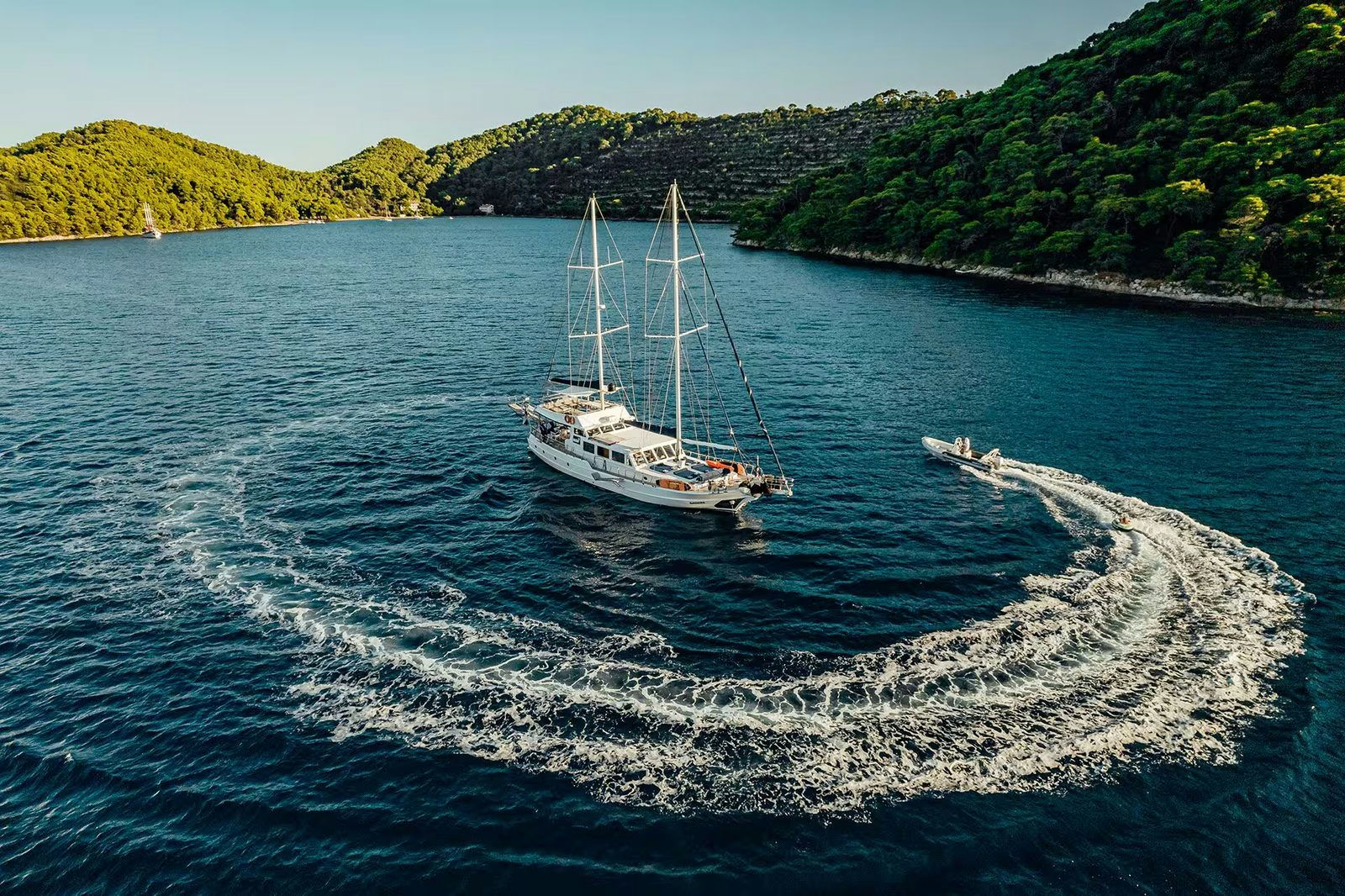 Maske, 27 m charter yacht