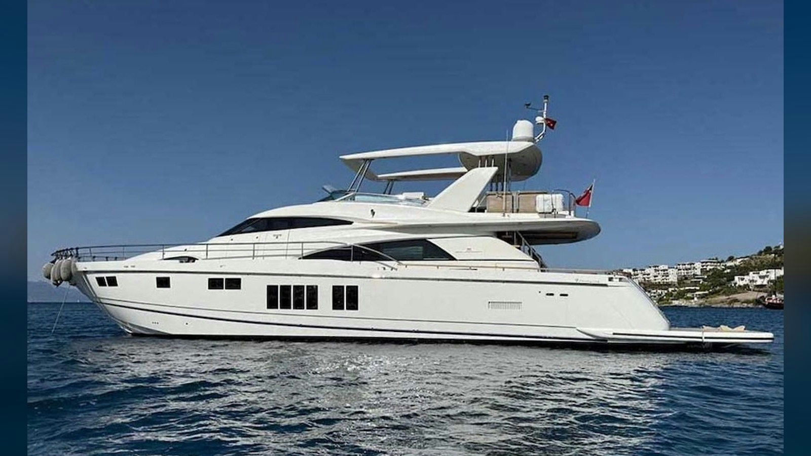 Fairline Squadron 78, 24 m Fairline Squadron 78 charter yacht