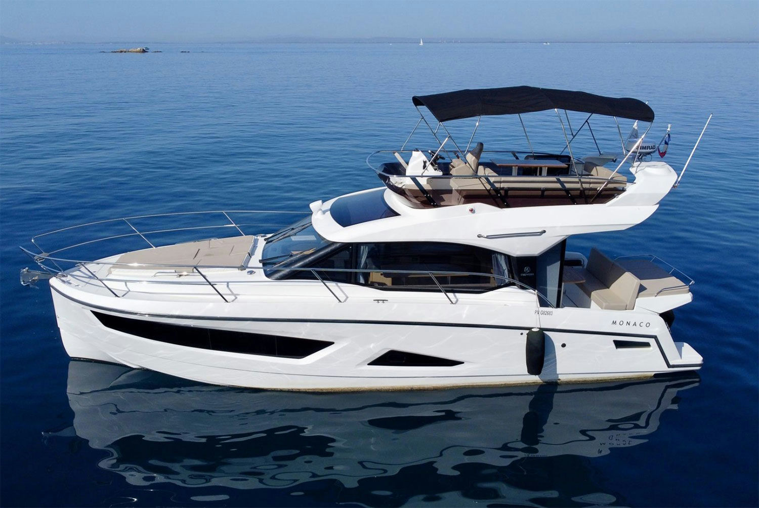 Parker 110 Monaco FLY, 11.7 m Parker 110 Monaco FLY charter yacht