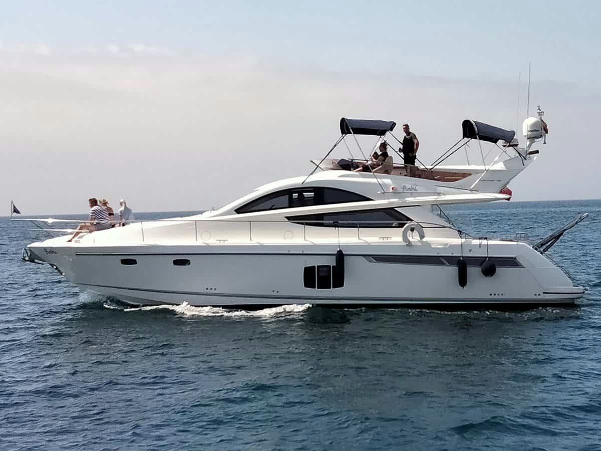 Fairline Phantom 48, 14.5 m Fairline Phantom 48 charter yacht