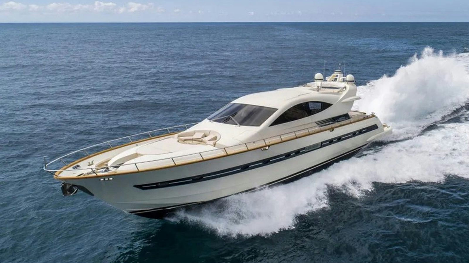Seven, 26.2 m Cerri 86 Flyingsport charter yacht