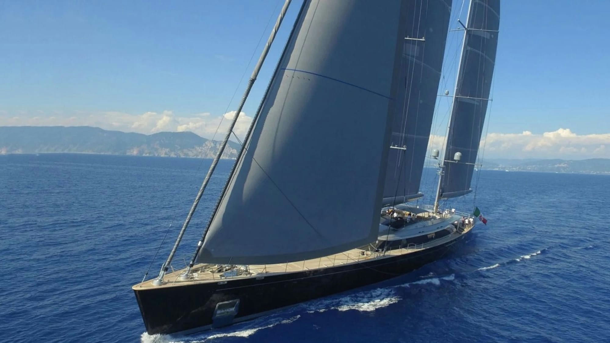 Vertigo, 67.2 m Alloy Yachts charter yacht