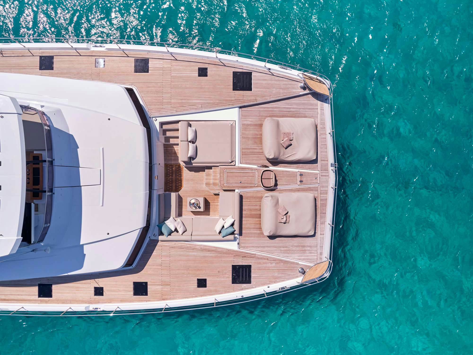 Elly, 20 m Fountaine Pajot charter yacht