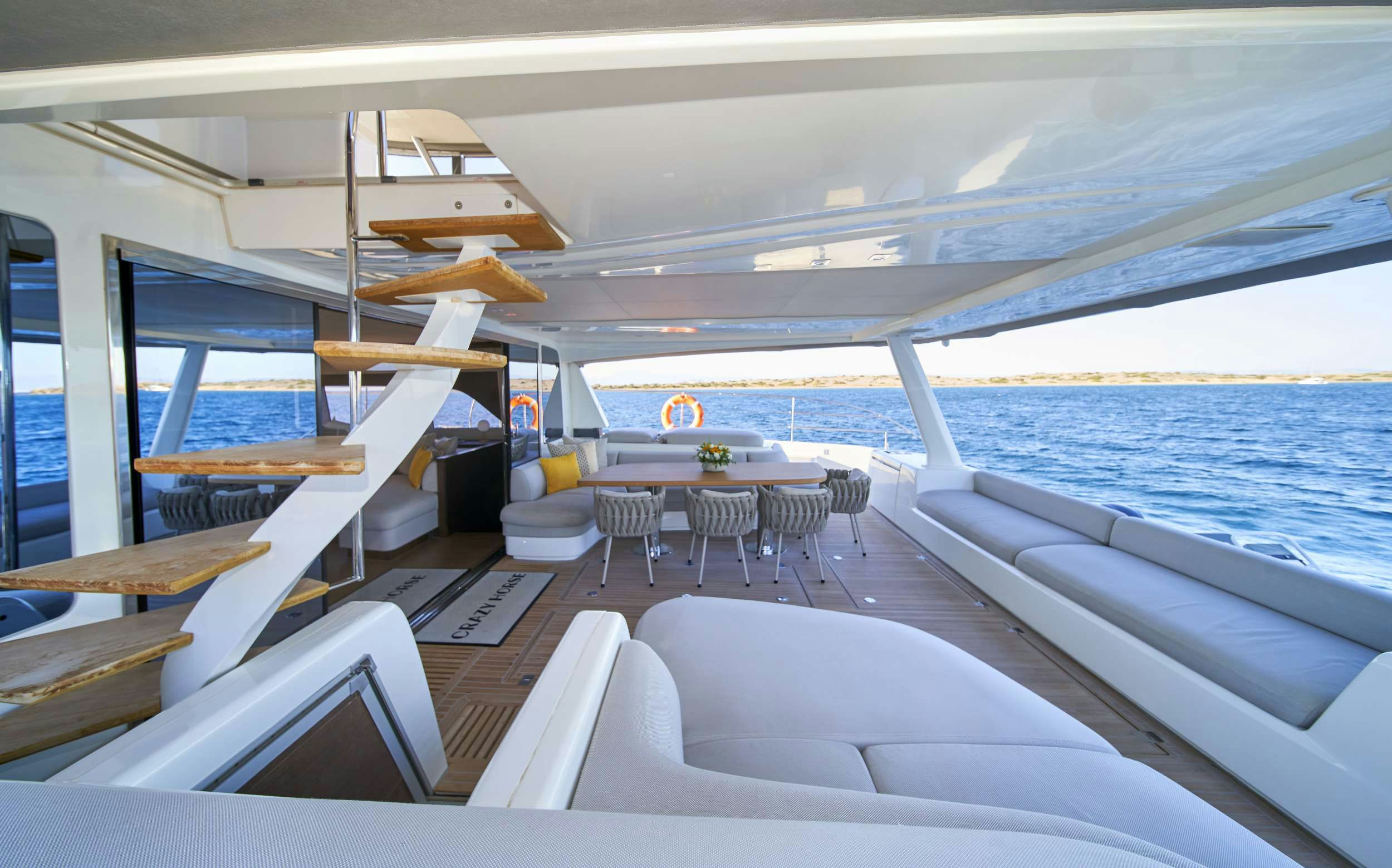 Crazy Horse, 23 m Lagoon charter yacht