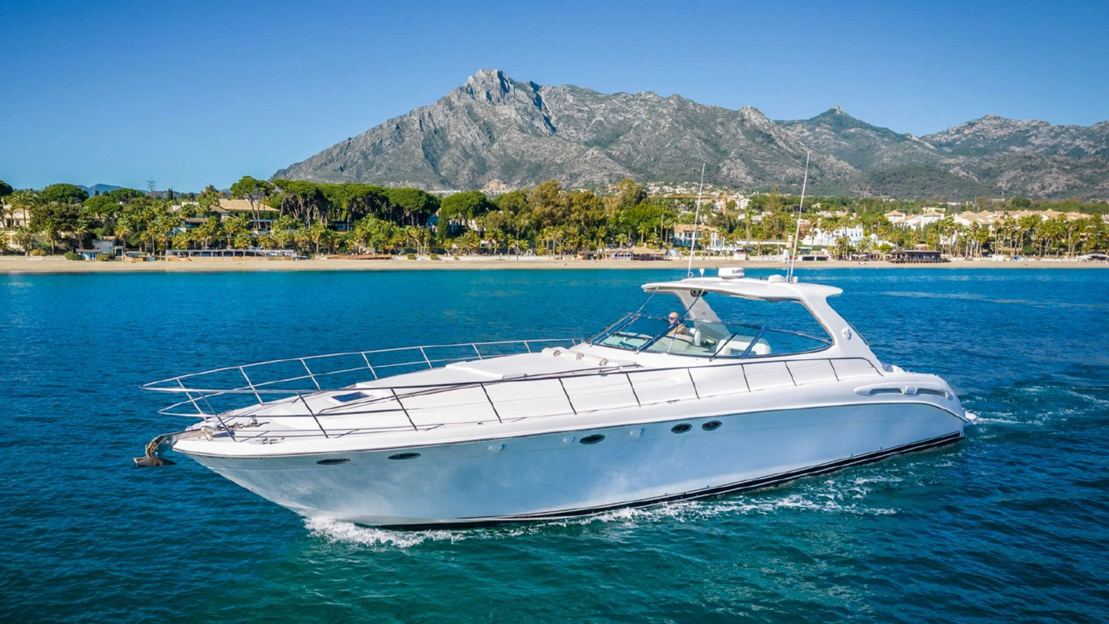 Coraje, 16.7 m Sea Ray 540 Sundancer charter yacht