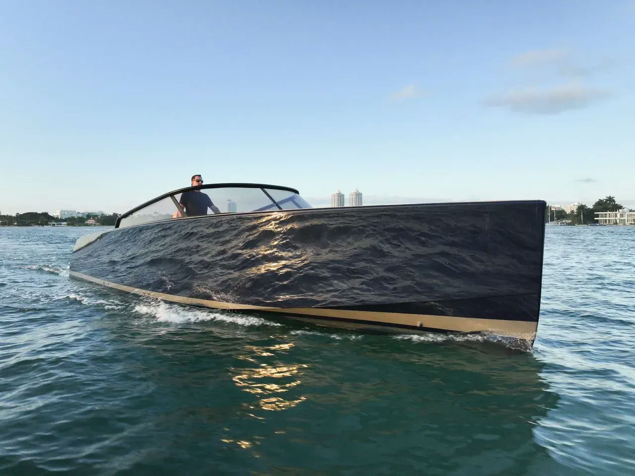 Disco Volante, 12.2 m VanDutch 40 charter yacht