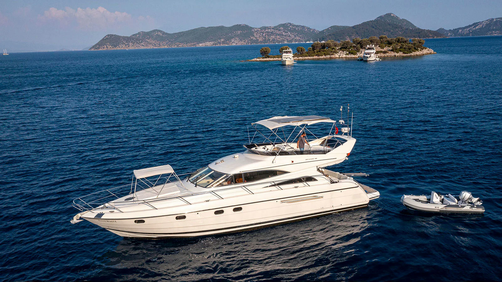 NateWhite, 18.1 m charter yacht