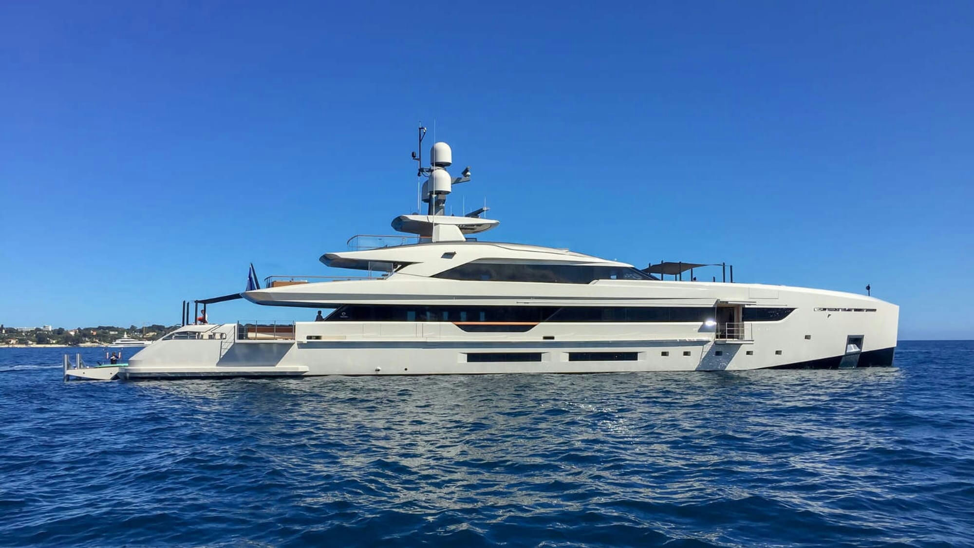 Vertige, 49.9 m Tankoa charter yacht