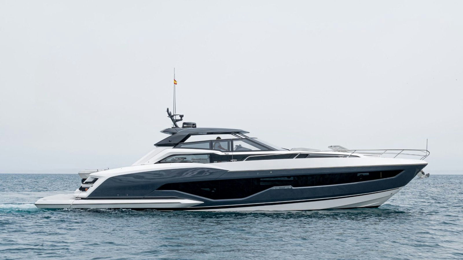 Jee Jam, 17.3 m Sunseeker Superhawk 55 charter yacht