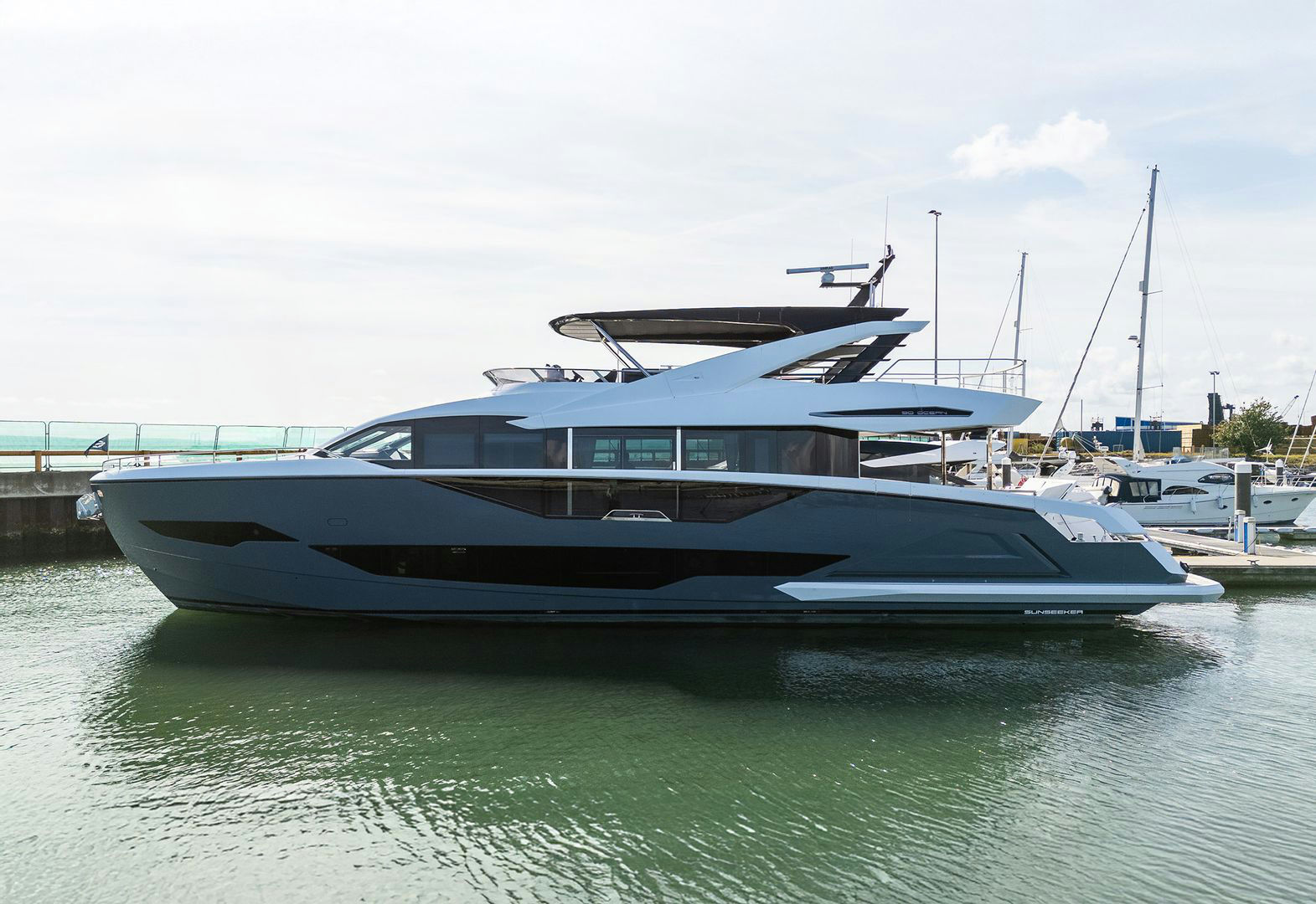 Sunseeker 90 Ocean, 27.1 m Sunseeker 90 Ocean charter yacht