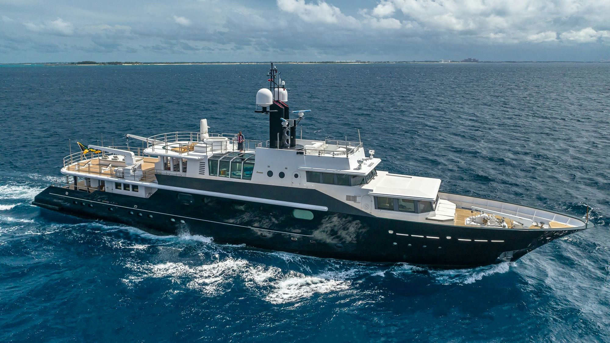 Highlander, 49.5 m Feadship charter yacht