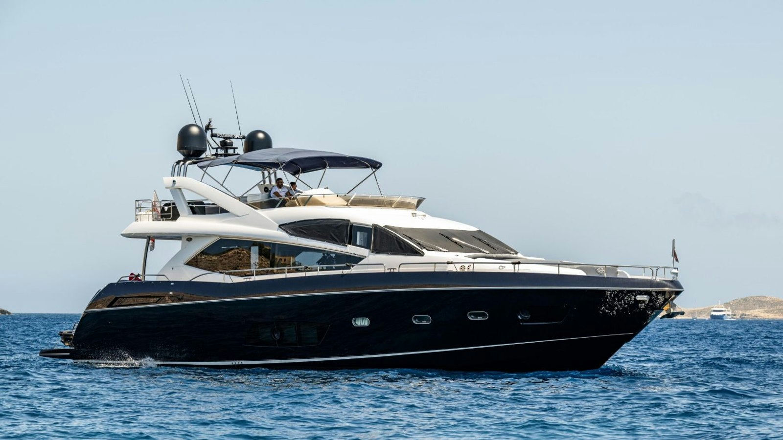 Aino, 22.6 m Sunseeker Manhattan 73 charter yacht