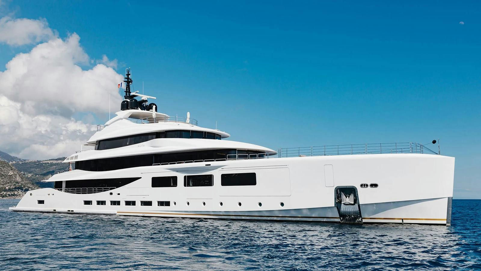 Alfa, 70 m Benetti charter yacht