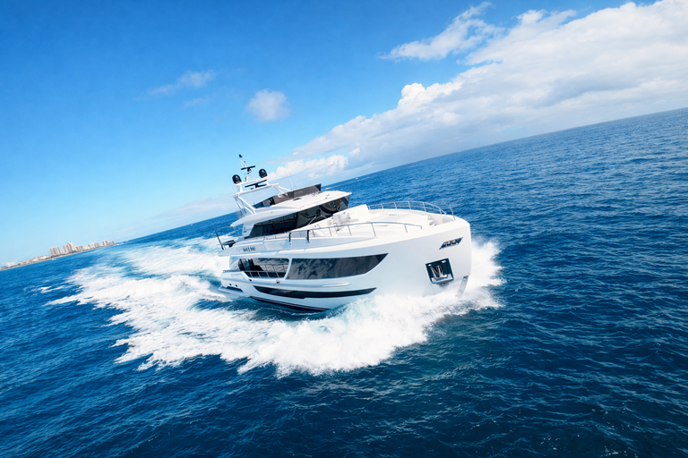 Rock Stars, 28 m Horizon FD 92 charter yacht
