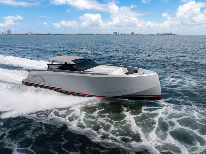 Azizam, 13.7 m Vanquish 45 charter yacht