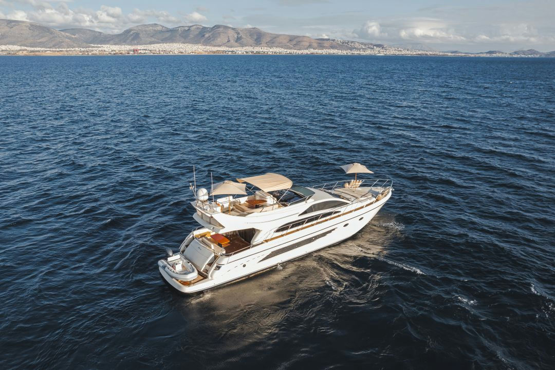 Eterno, 21.5 m Riva Dolcevita 70 charter yacht