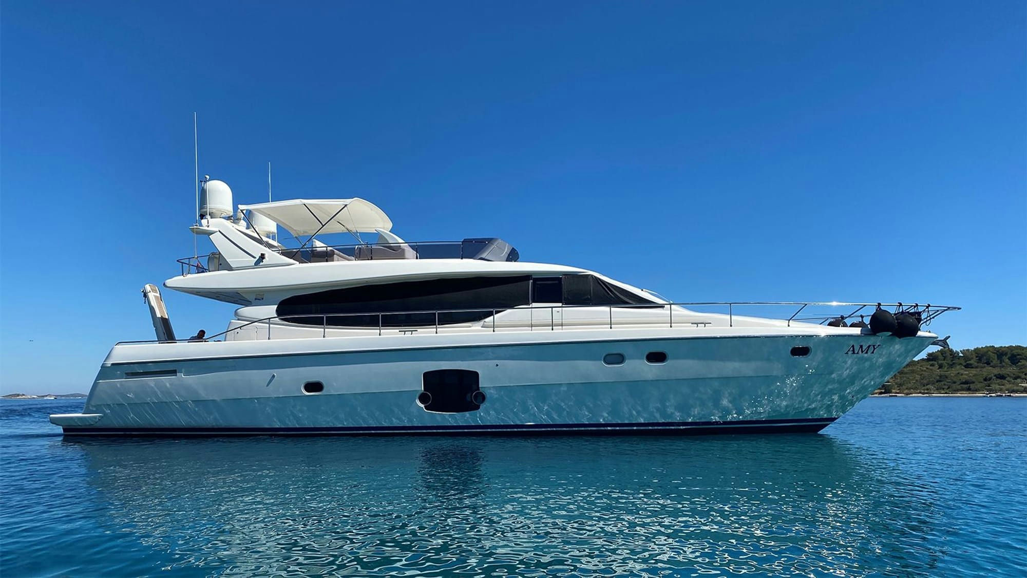 Amy, 20 m Ferretti charter yacht