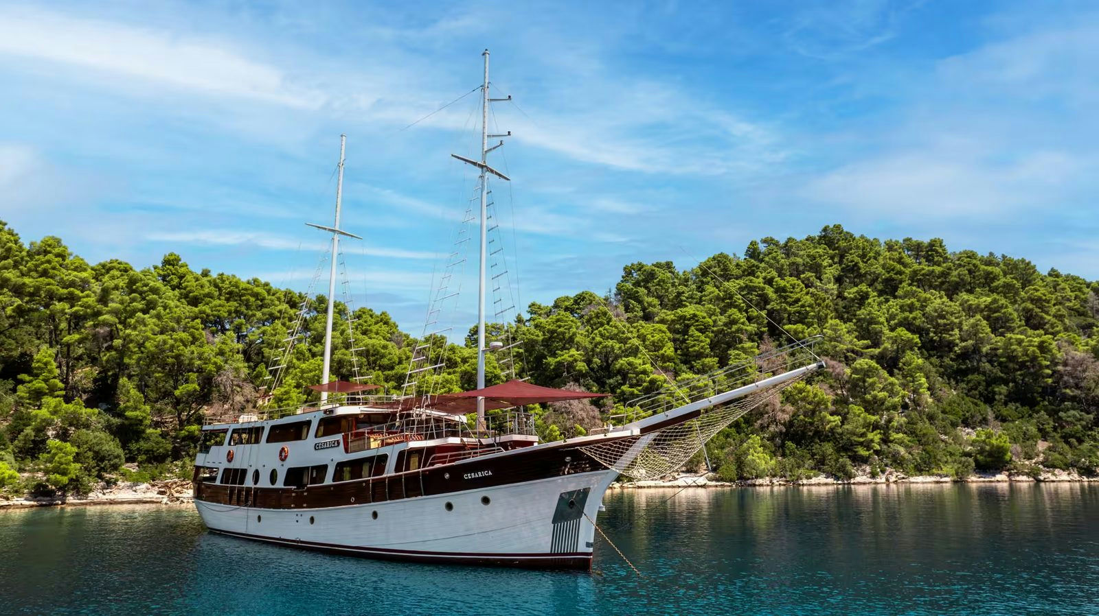 Cesarica, 41 m charter yacht
