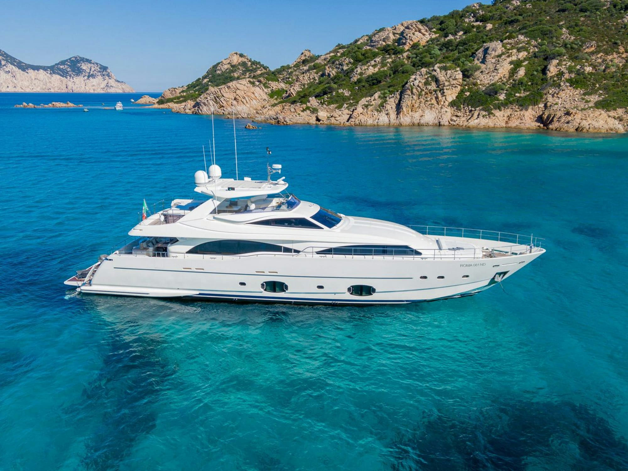 Ethna, 30 m Ferretti charter yacht