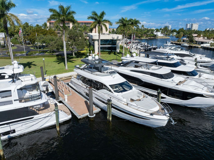 Island Time, 23.8 m Azimut 78 charter yacht
