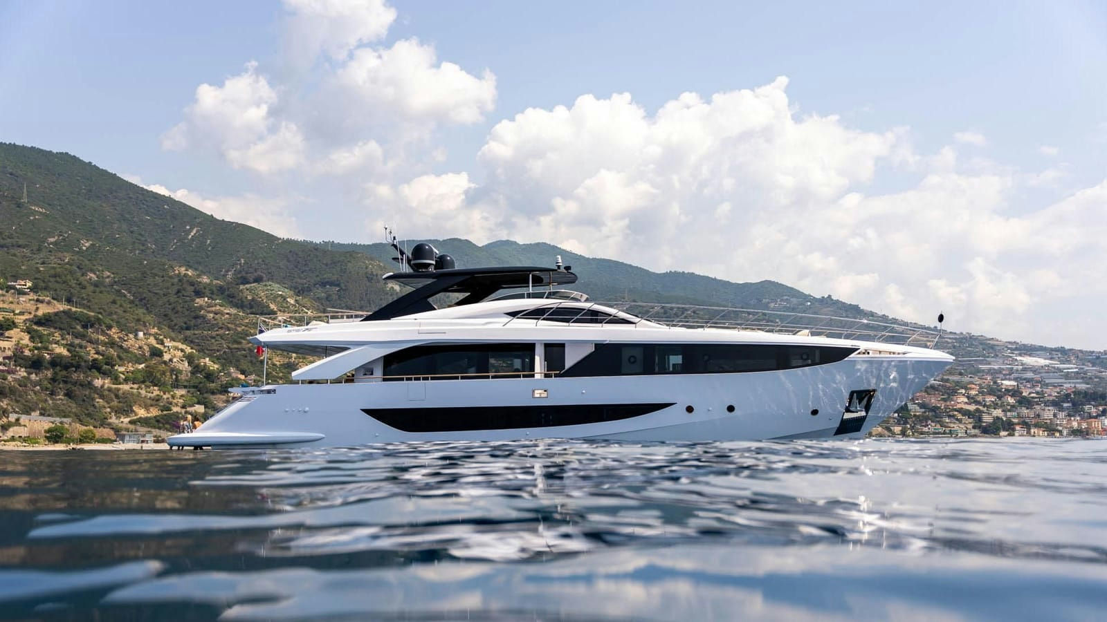 Baccarat, 29.6 m charter yacht