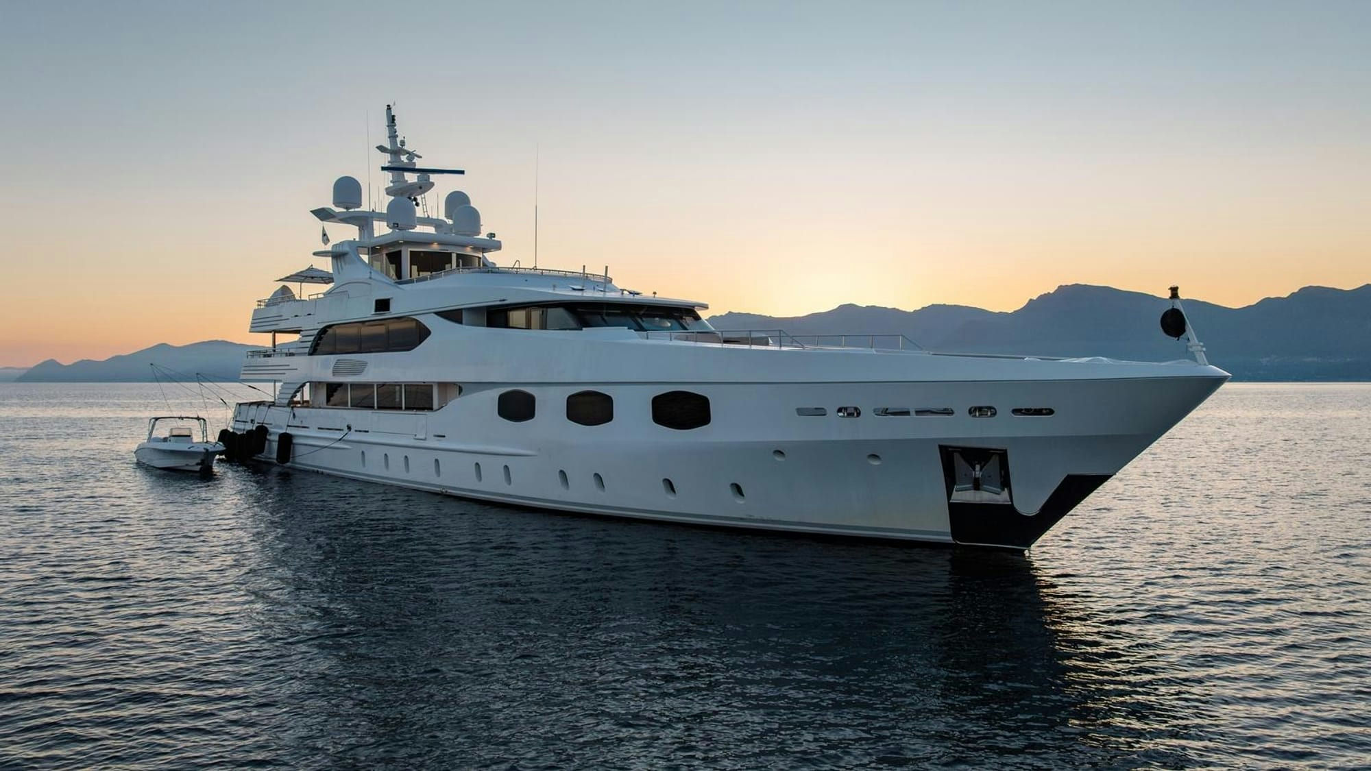Eleni, 50 m Cbi Navi charter yacht