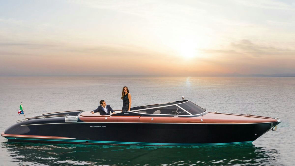 Aquariva Super 33, 10 m Riva Aquariva Super 33 charter yacht