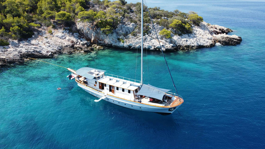 Cosmos, 24 m charter yacht