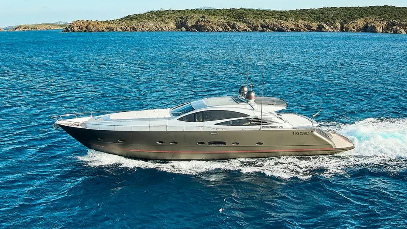 Pershing 76, 23.2 m Pershing 76 charter yacht