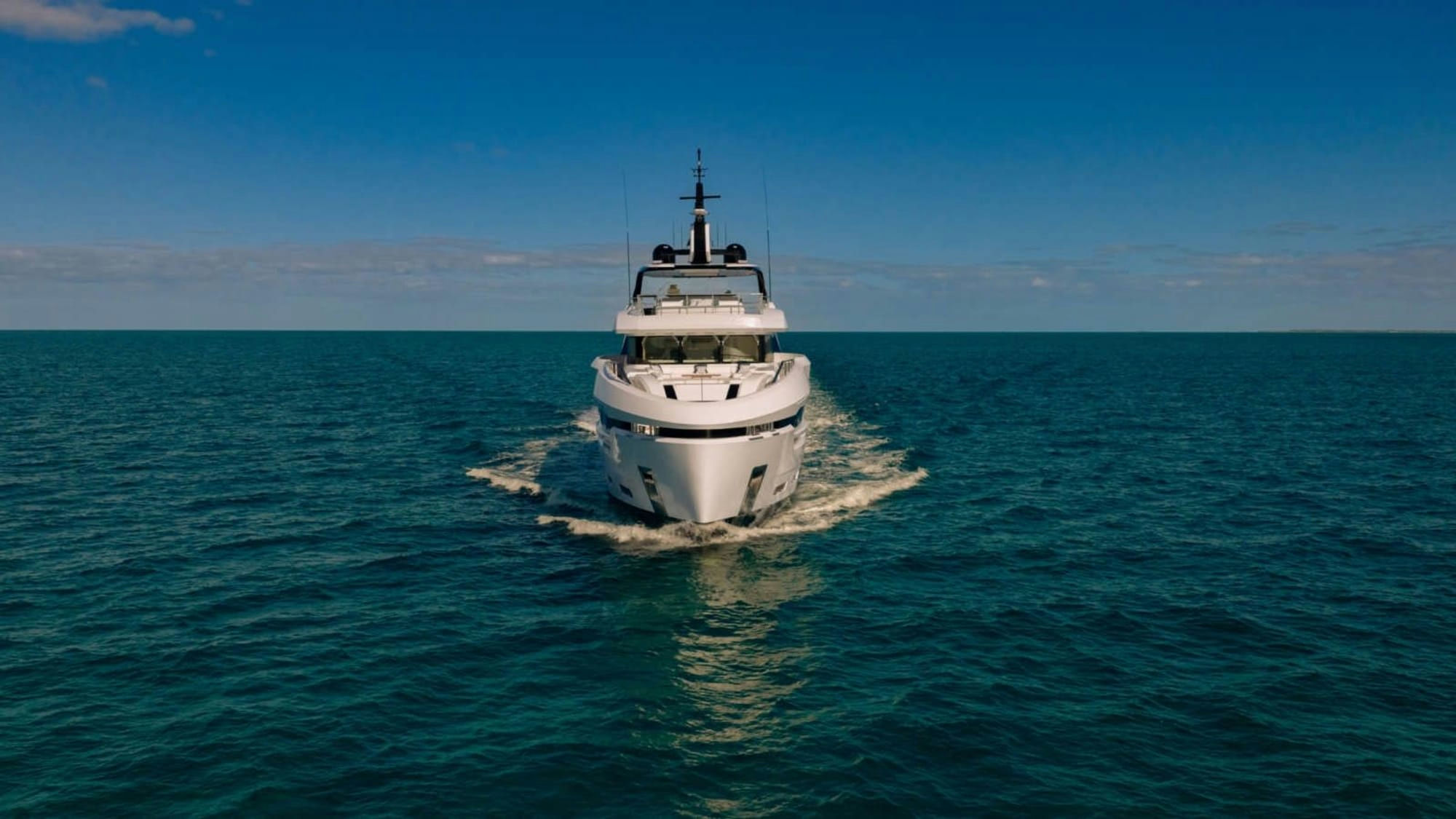 Perla Bianca, 40.9 m Baglietto charter yacht