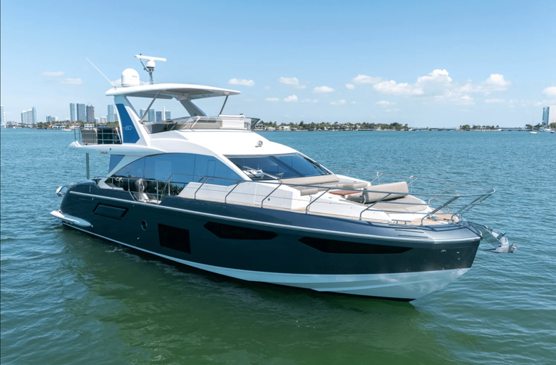 Geisha, 18.3 m Azimut 60 charter yacht