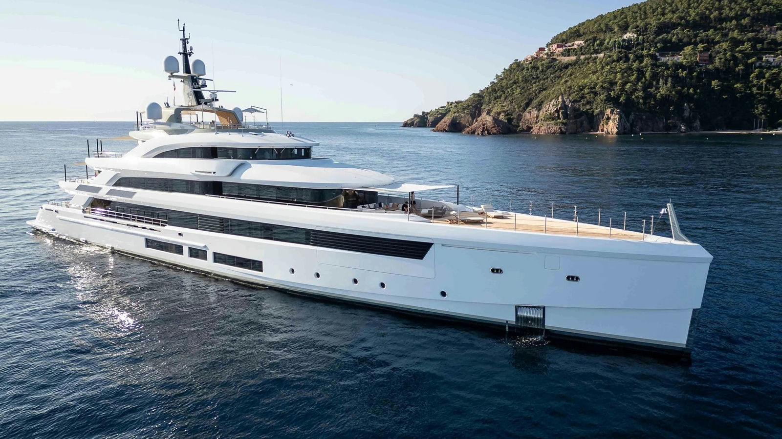 Lady A, 67 m Benetti charter yacht