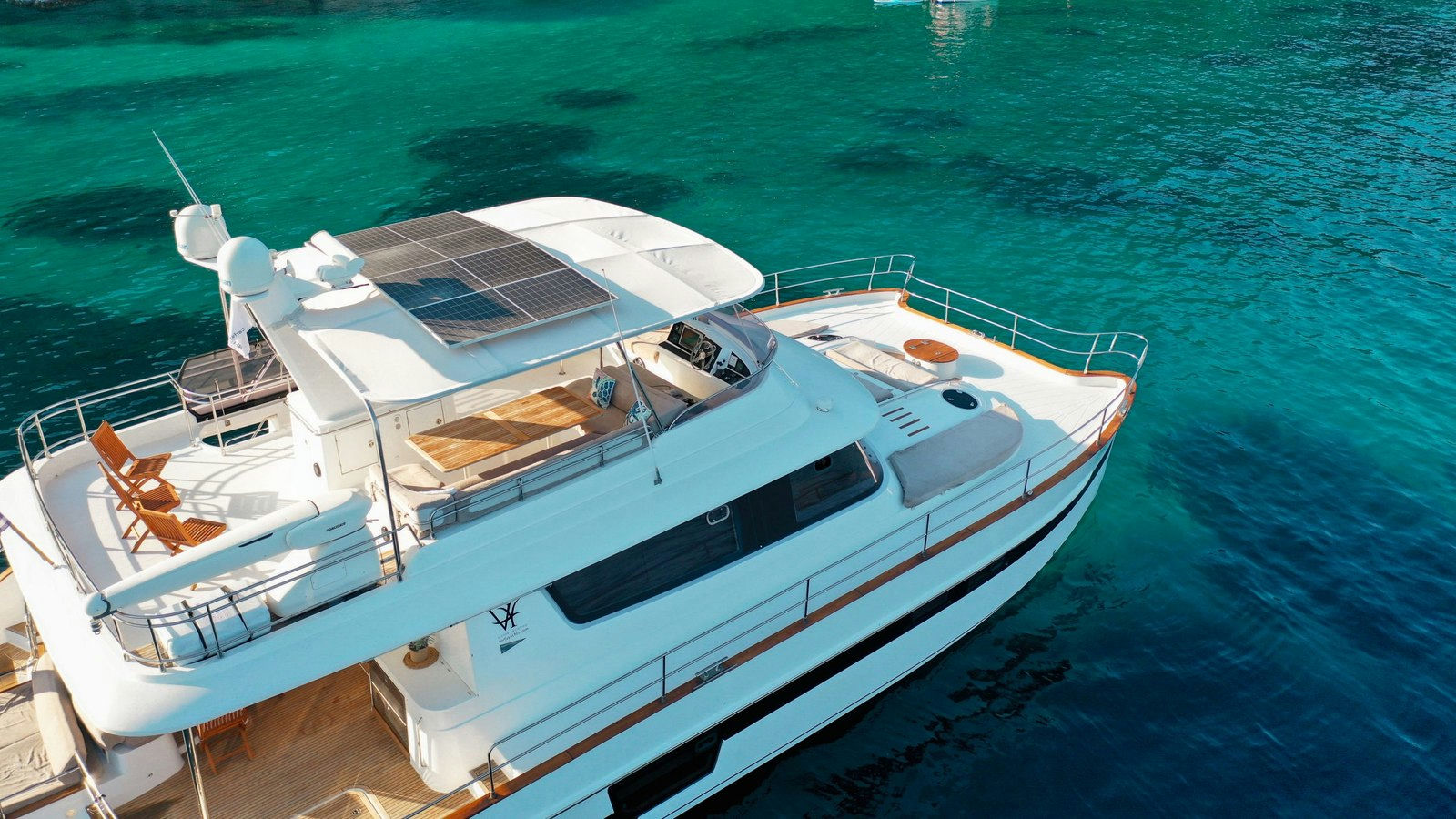 Nisaki, 17.8 m Queensland 55 Power Catamaran charter yacht